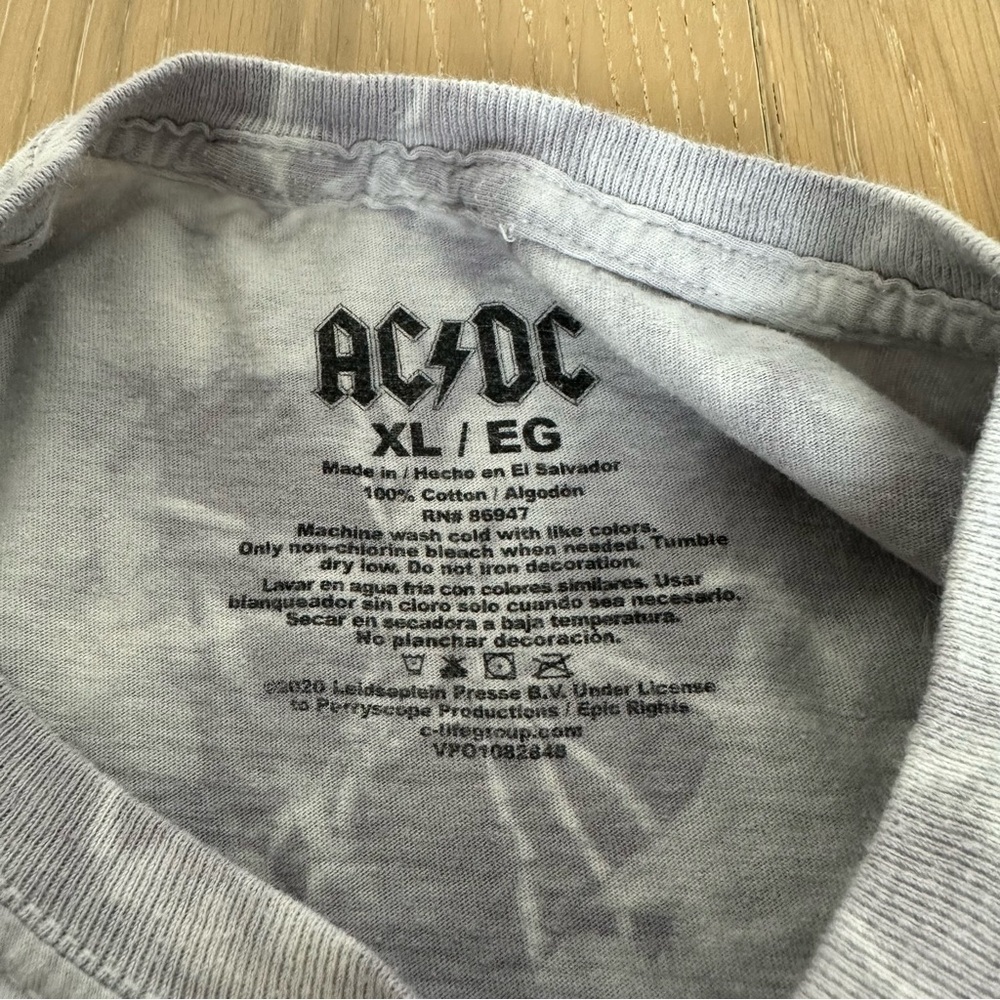 AC/DC We Salute You Those About to Rock Band Concert Tshirt Graphic Tee Short - Picture 6 of 10